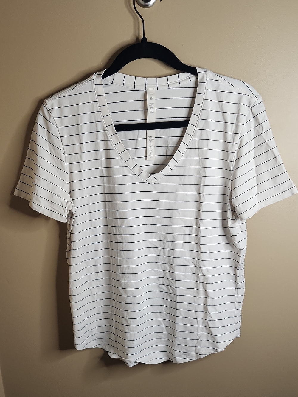 lululemon Love Tee V-Neck in White With Black Stripes. Size 6.
